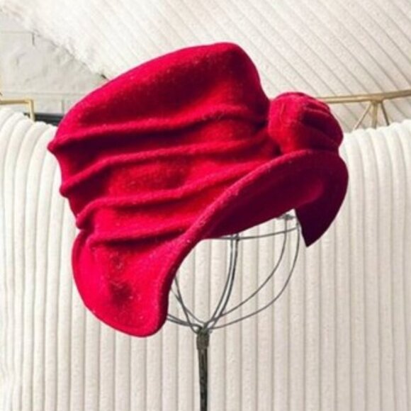 Vintage Wool Cloche Hat with Flower Accent piece 1920's/1930's Style- Red - Picture 2 of 16